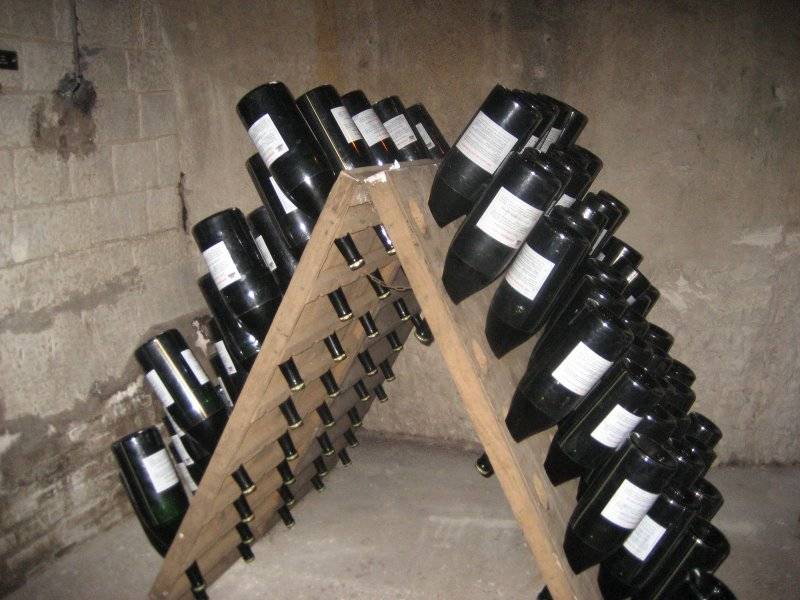 #Champagne - A Look At Riddling Racks #FrizeMedia