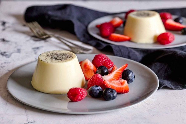 Vanilla Panna Cotta Italian Sweets - FrizeMedia